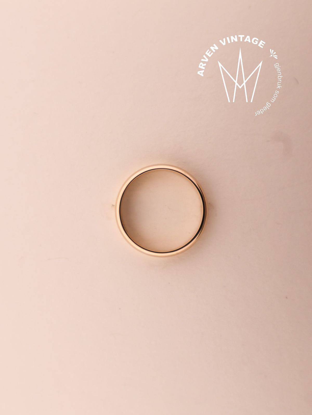 Vintage plain yellow gold ring size 56