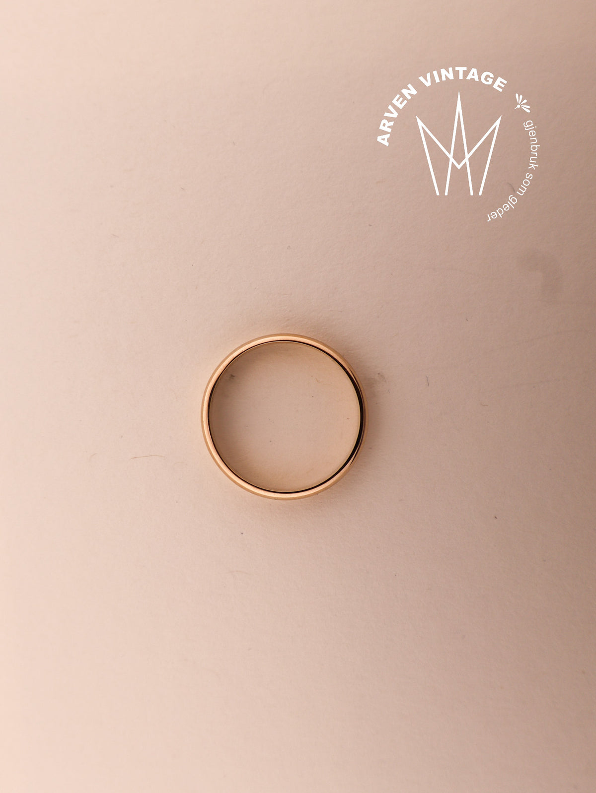 Vintage plain yellow gold ring size 67