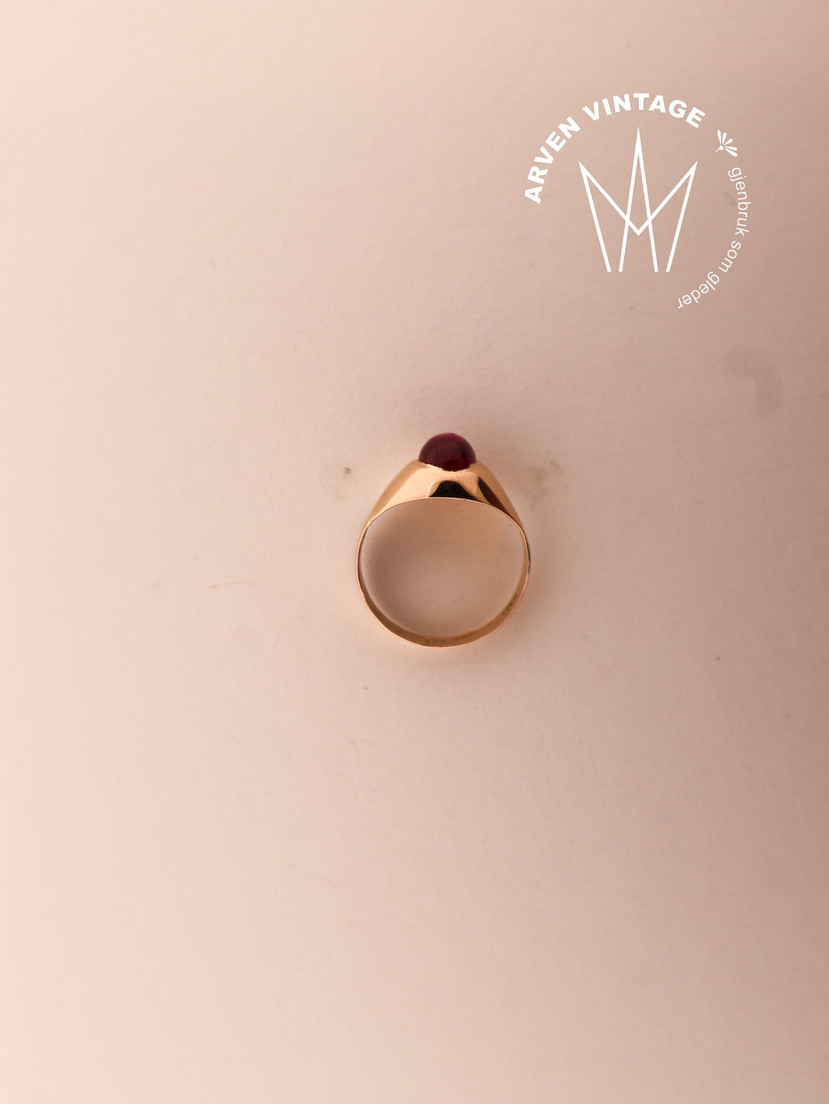 Vintage yellow gold ring with pink stone, size 52