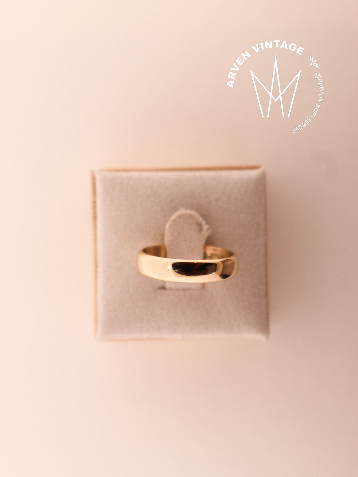 Vintage plain yellow gold ring size 56