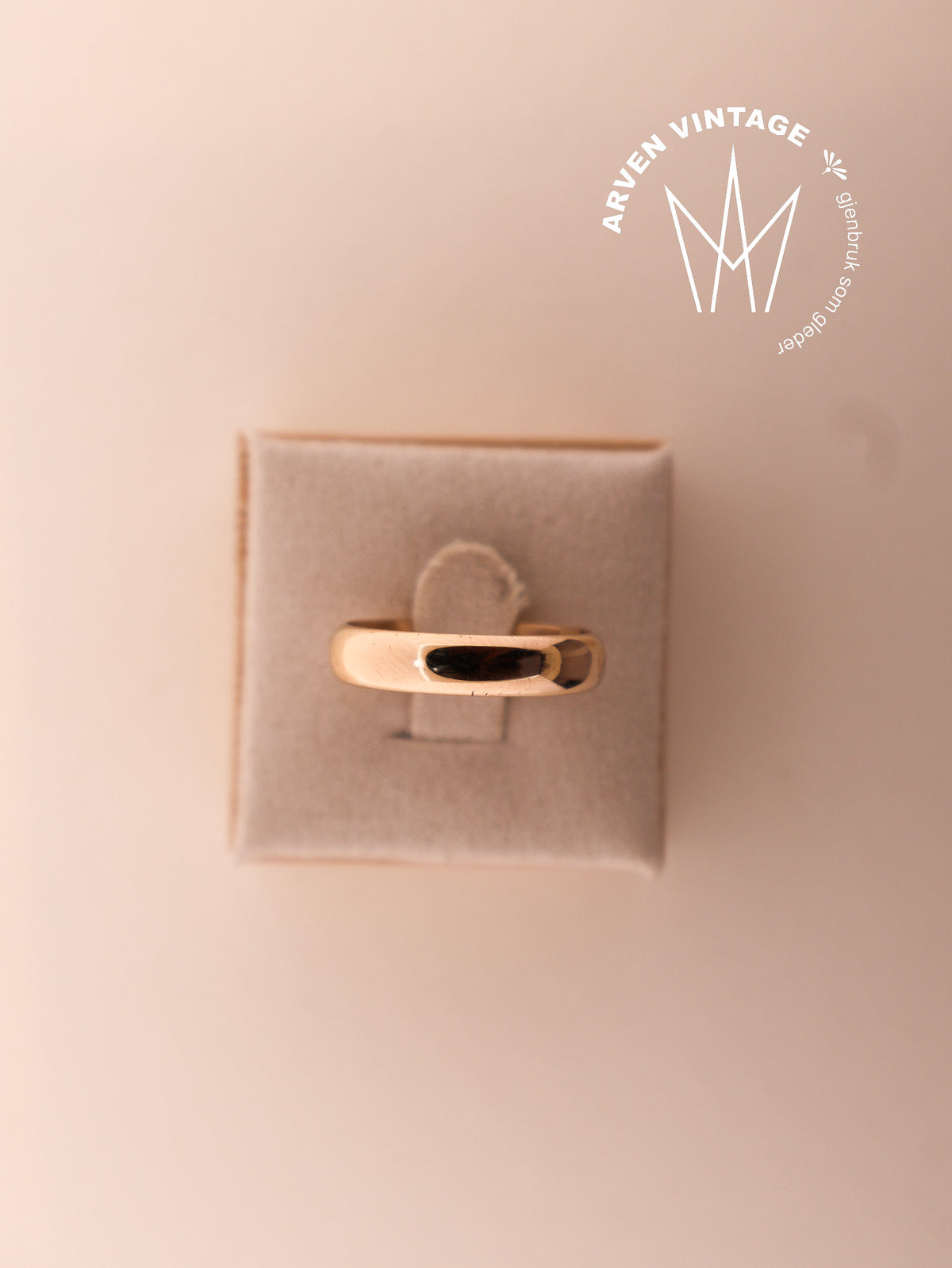 Vintage plain yellow gold ring size 60
