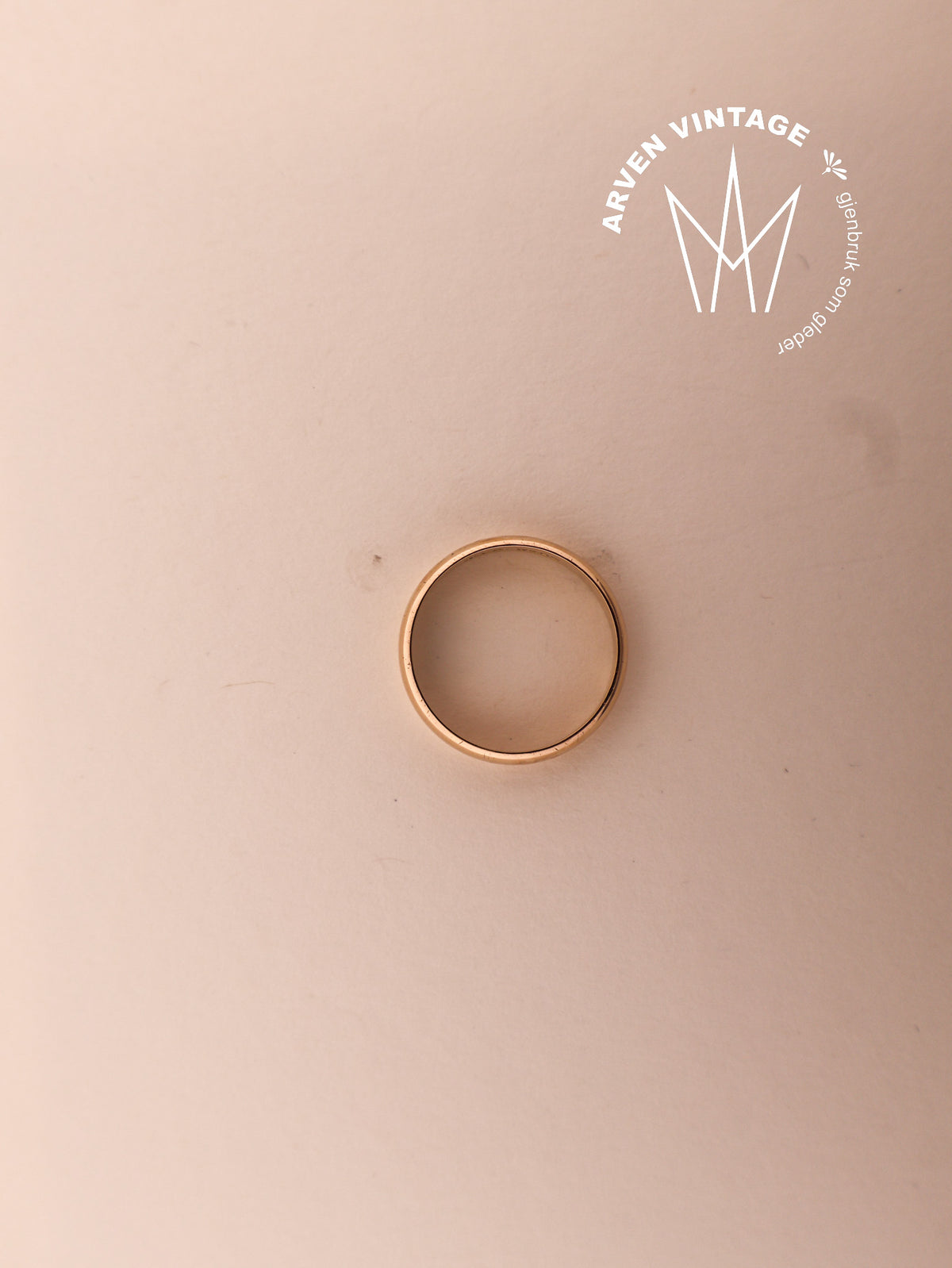 Vintage plain yellow gold ring size 60