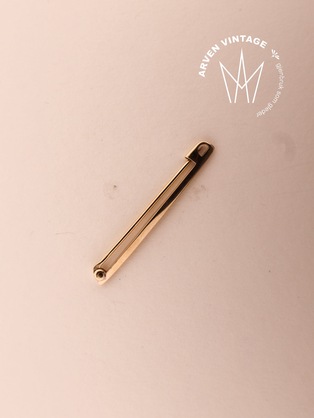 Vintage yellow gold brooch