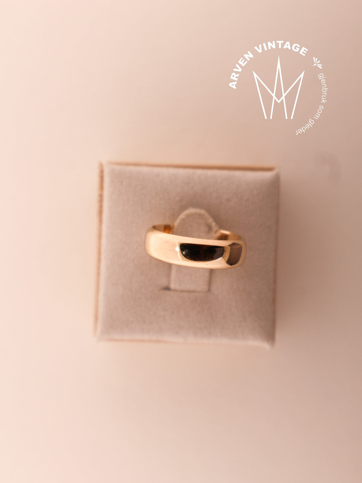Vintage plain yellow gold ring size 52