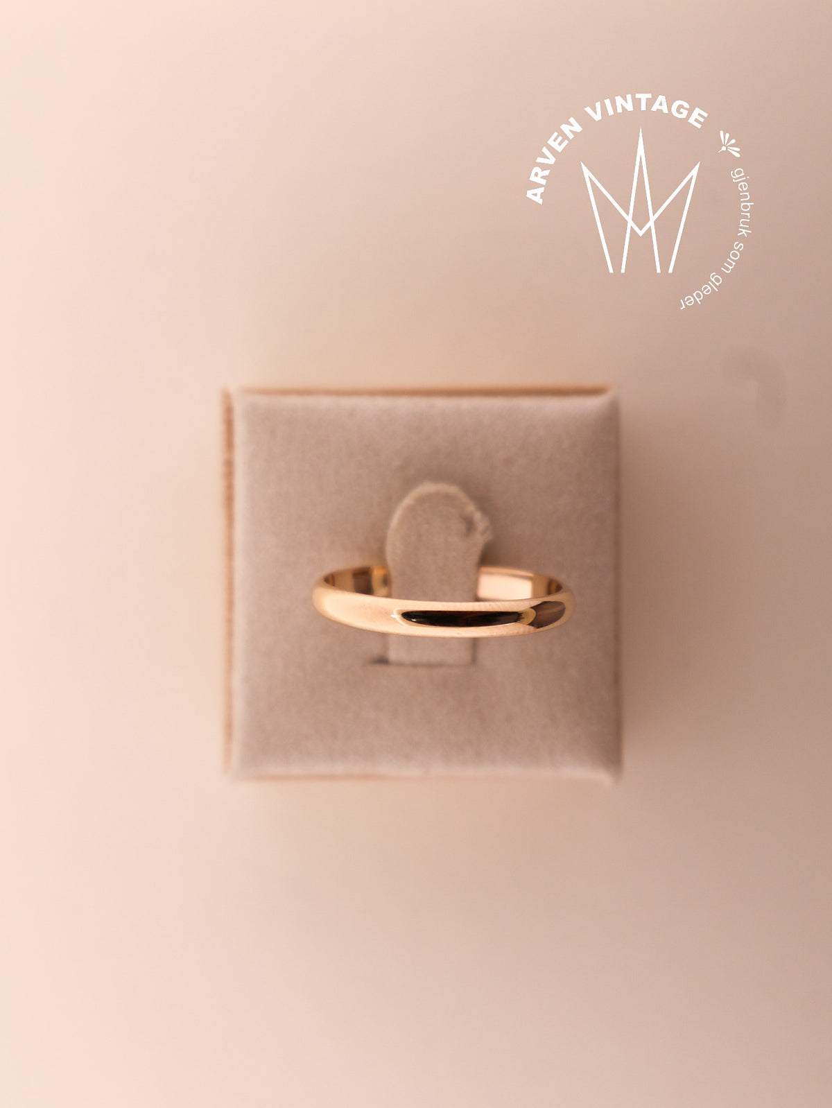 Vintage plain yellow gold ring size 64