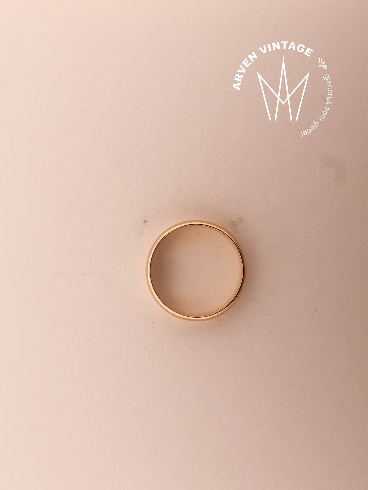 Vintage smooth yellow gold ring, size 64