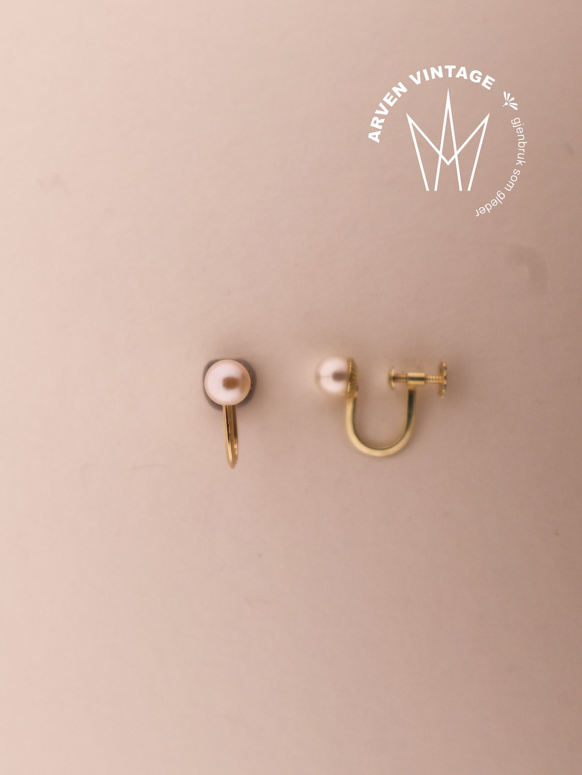 Vintage pearl earrings yellow gold