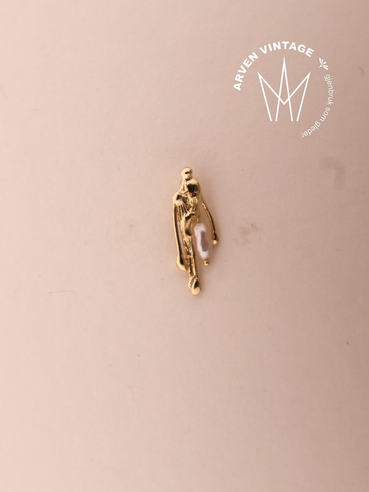Vintage pearl pendant yellow gold