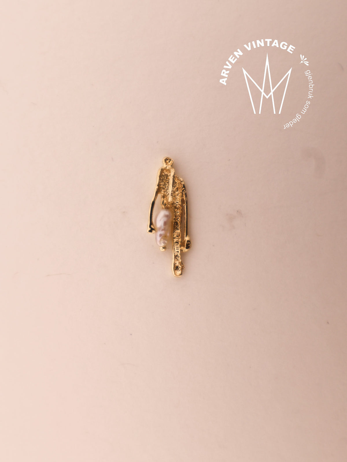 Vintage pearl pendant yellow gold