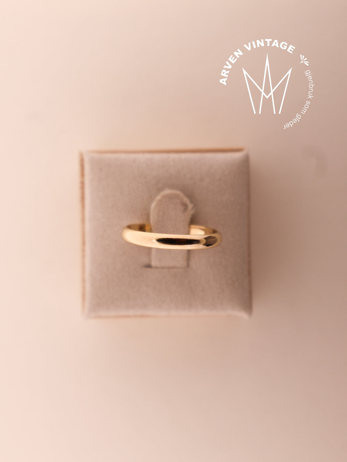 Vintage plain yellow gold ring size 56
