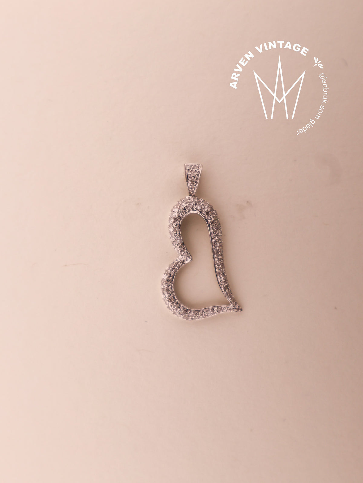 Vintage diamond pendant white gold