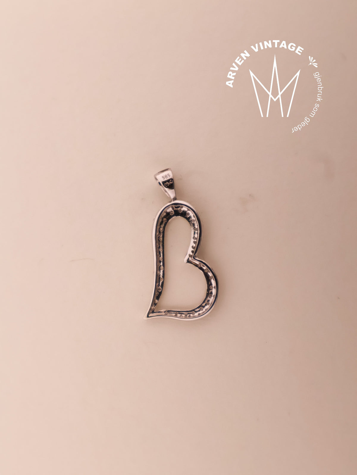 Vintage diamond pendant white gold