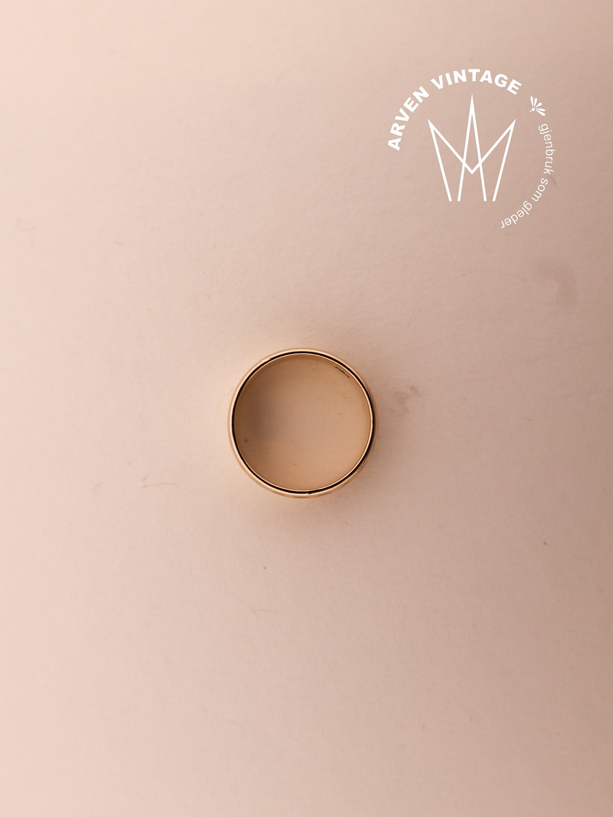 Vintage plain yellow gold ring size 53