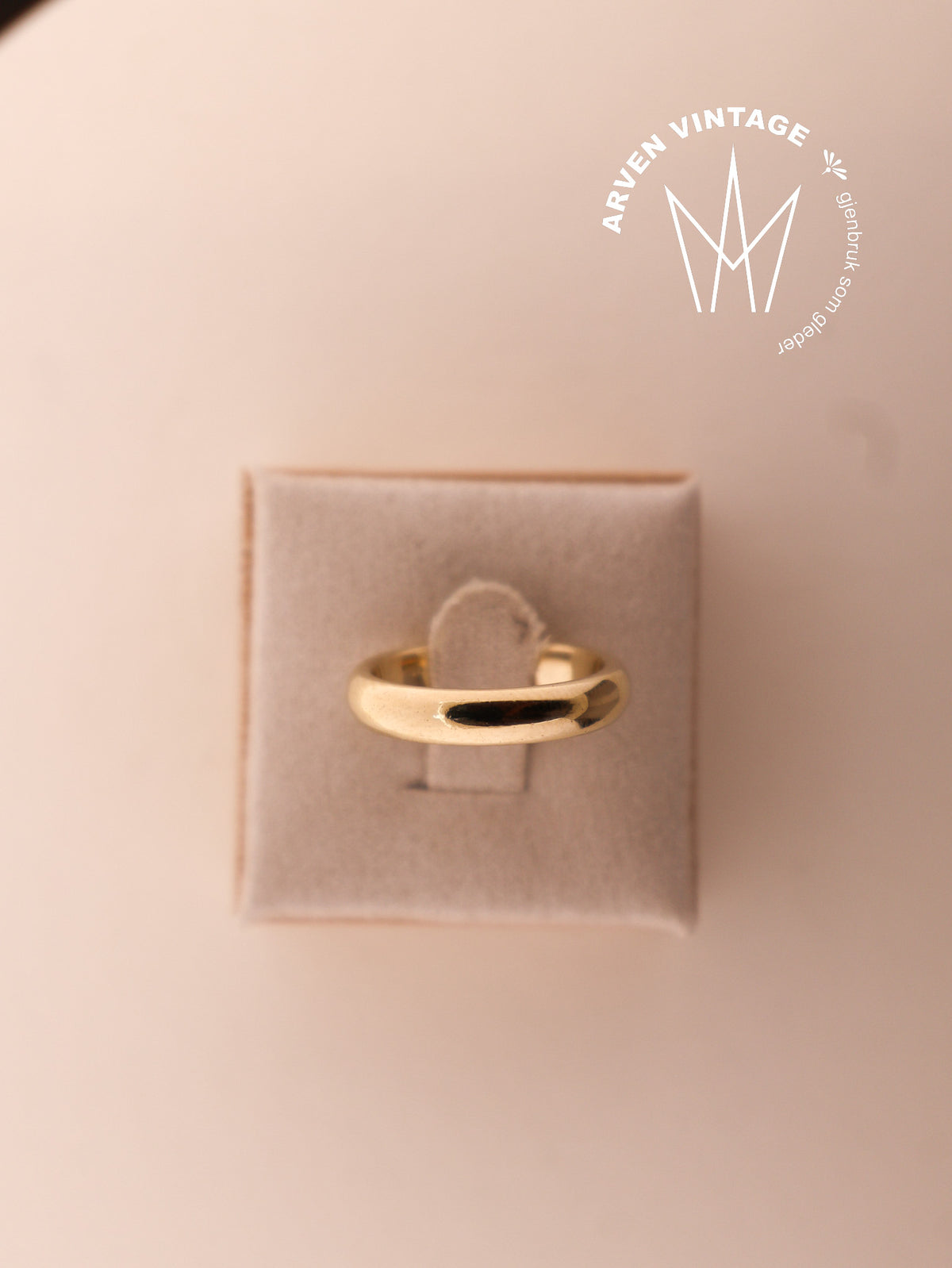 Vintage smooth yellow gold ring, size 53.5