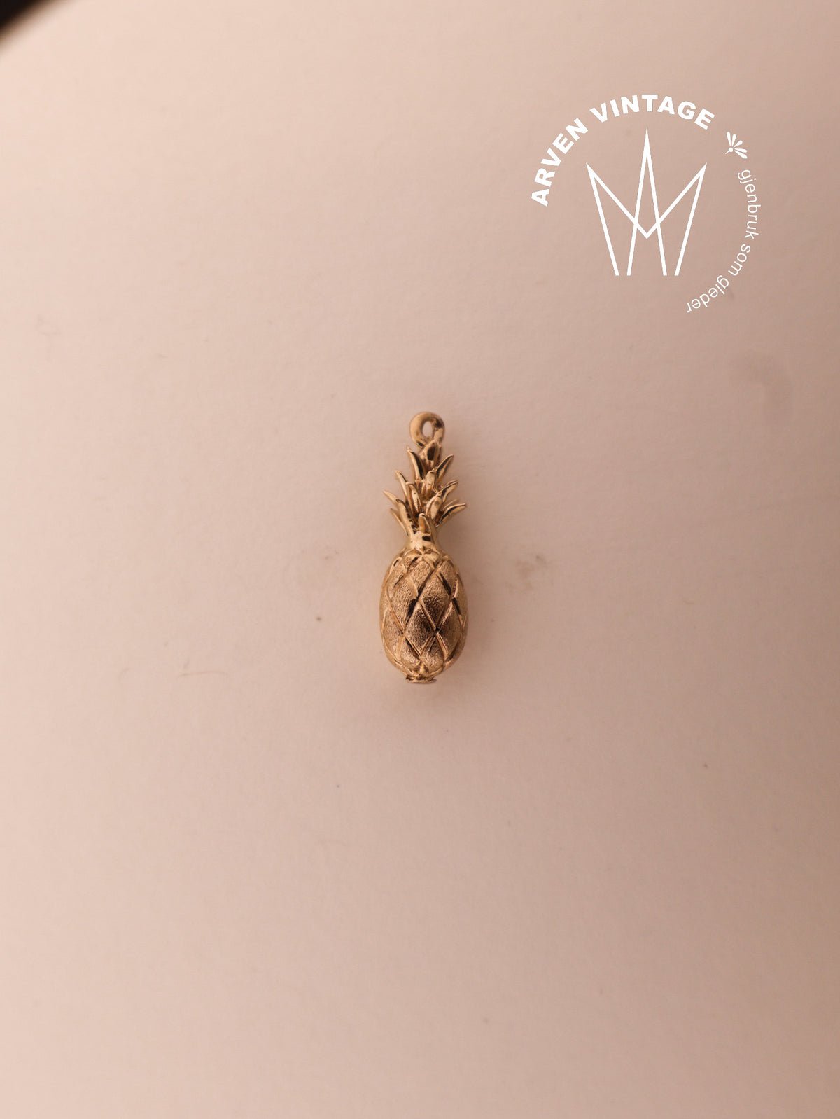 Vintage pendant yellow gold