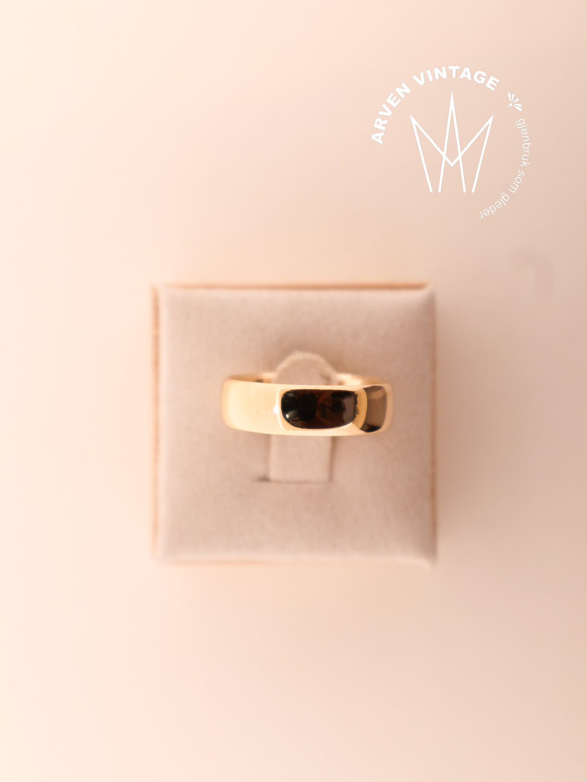 Vintage plain yellow gold ring size 55