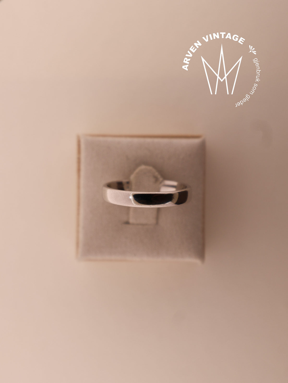 Vintage glatt ring hvitt gull str65