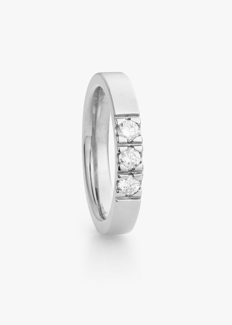 Alliance ring in white gold with diamond