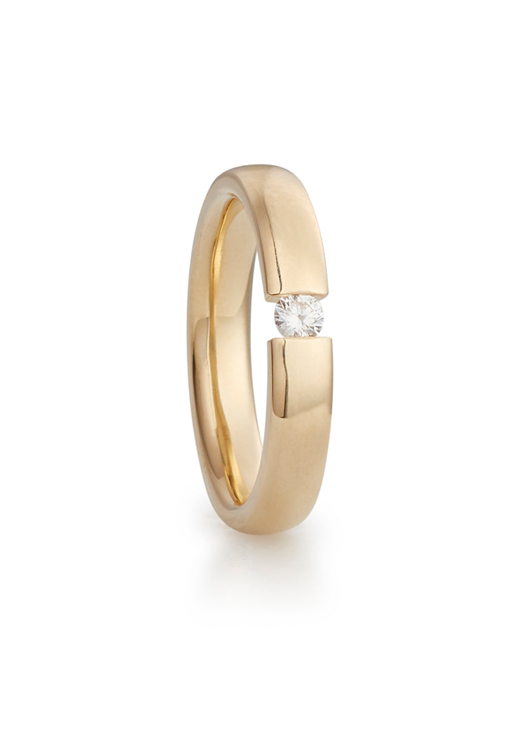 Buckle ring in yellow gold with diamond