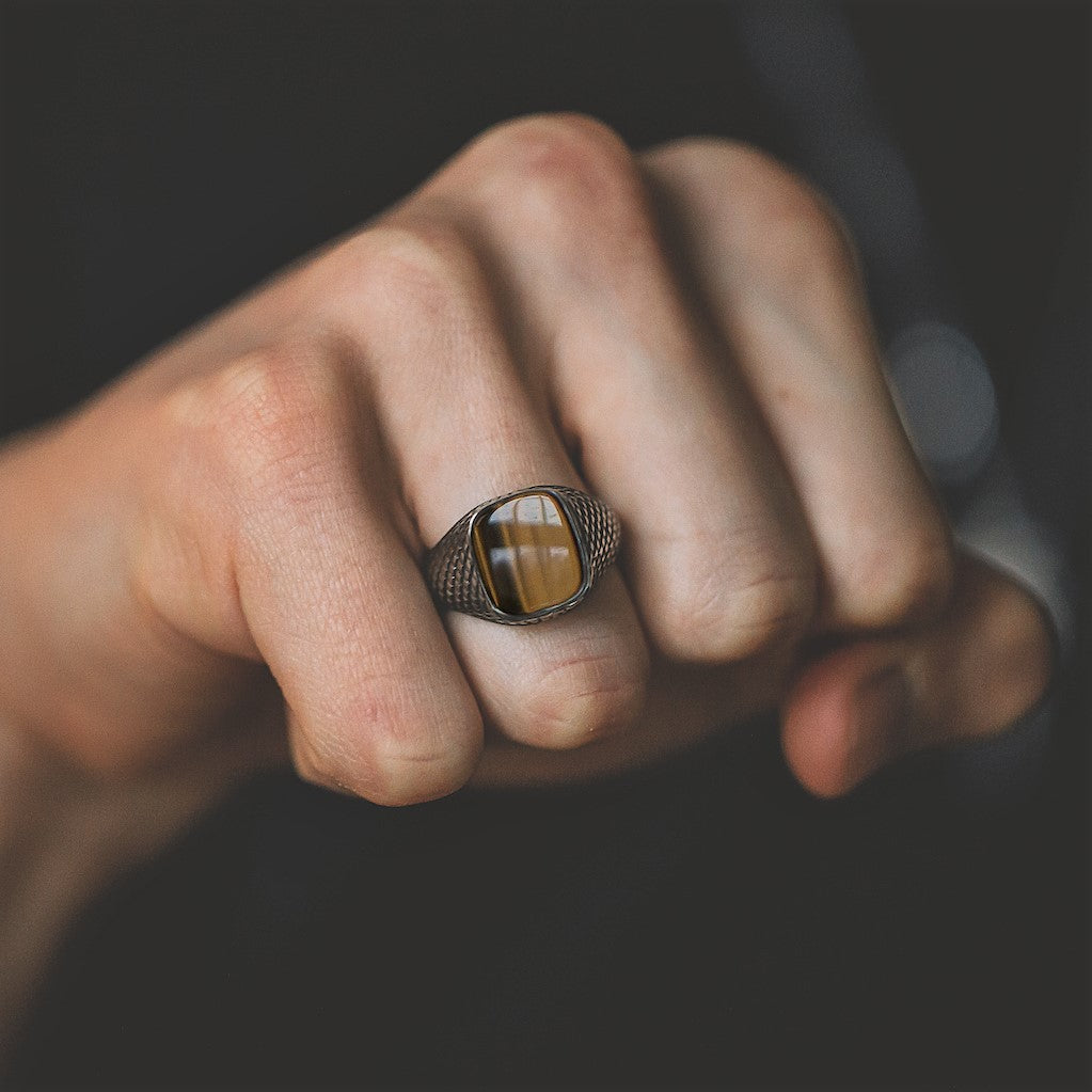 Unisex ring med tigerøye i sølv
