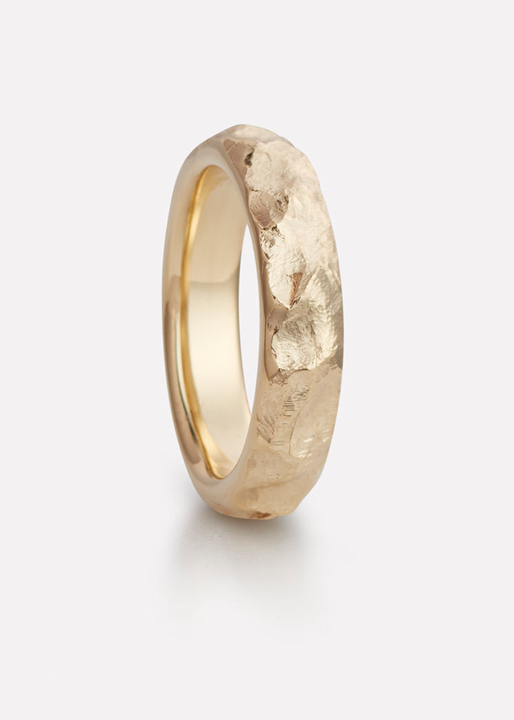 Mountain ring in yellow gold