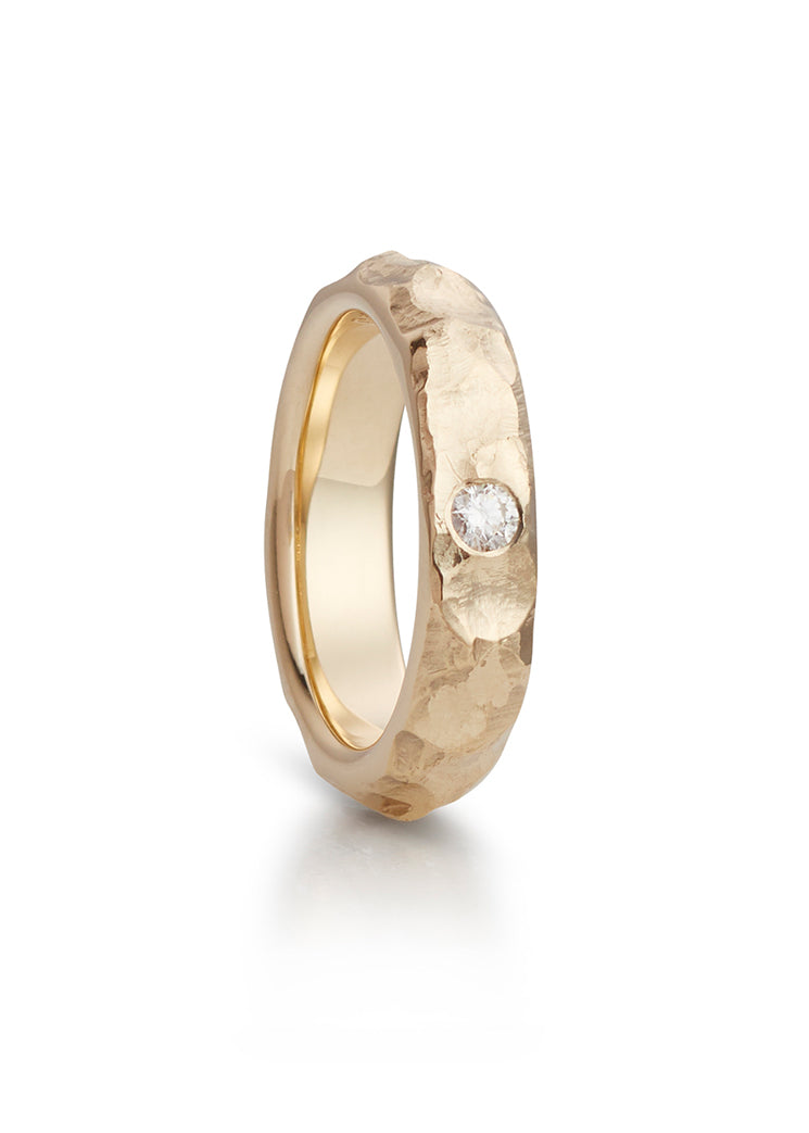 Fjell ring in yellow gold with diamond