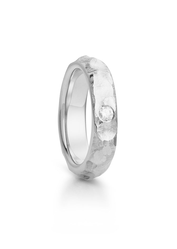 Fjell ring in white gold with diamond, lady