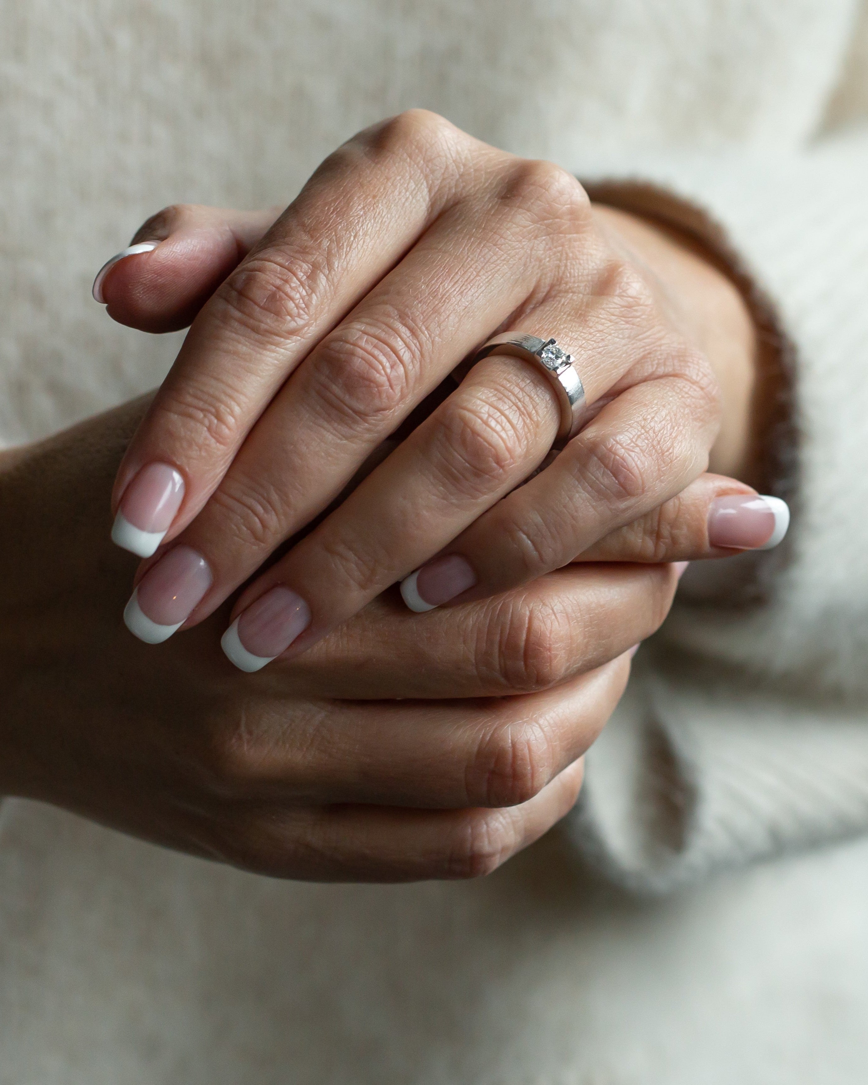Storslått ring i hvitt gull med diamant