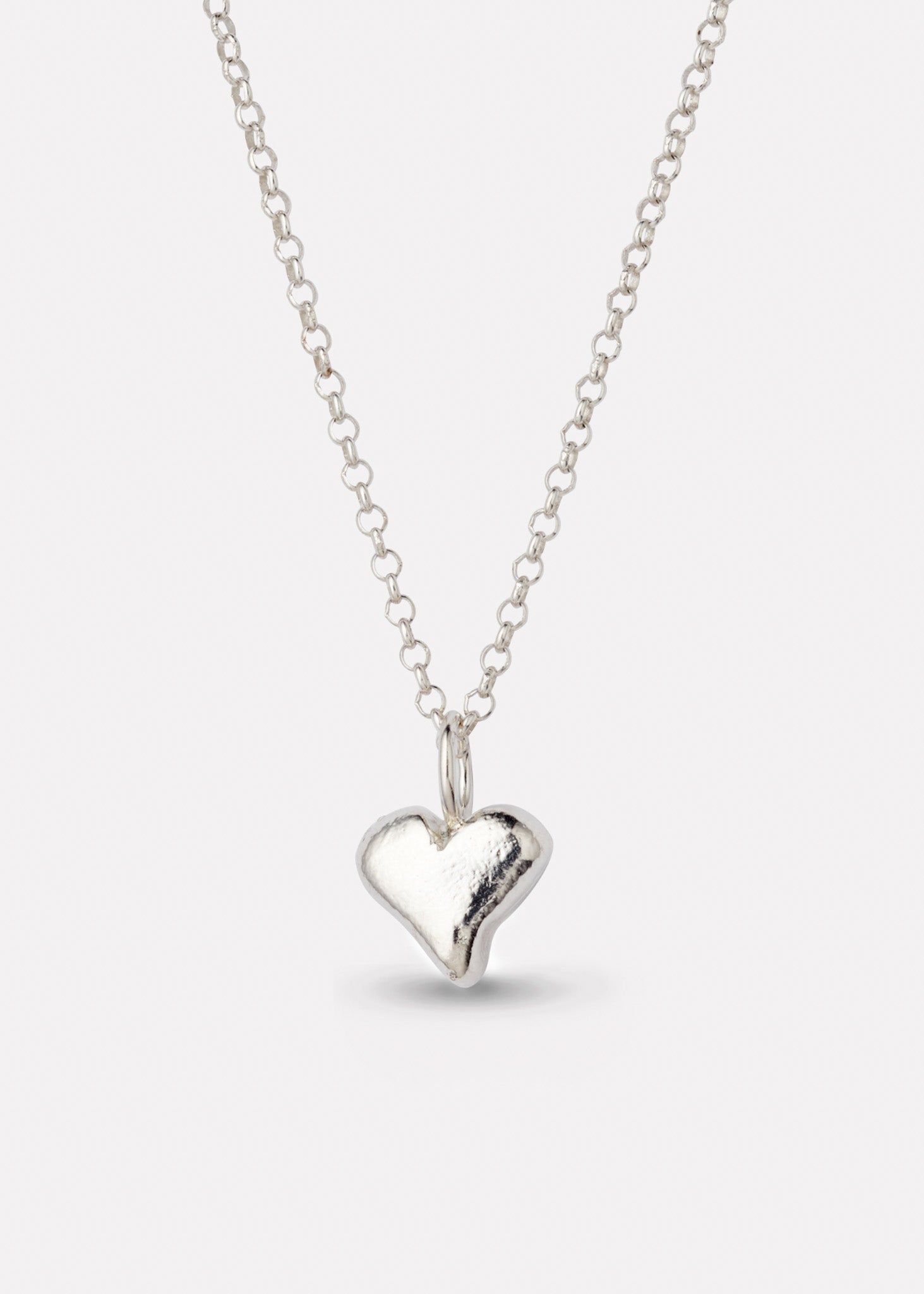 Mia heart pendant in silver with chain, medium