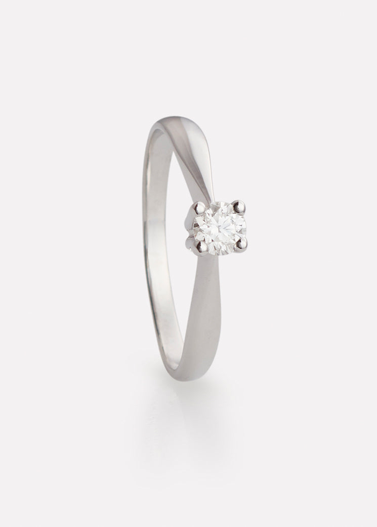 Karin ring in white gold with diamond