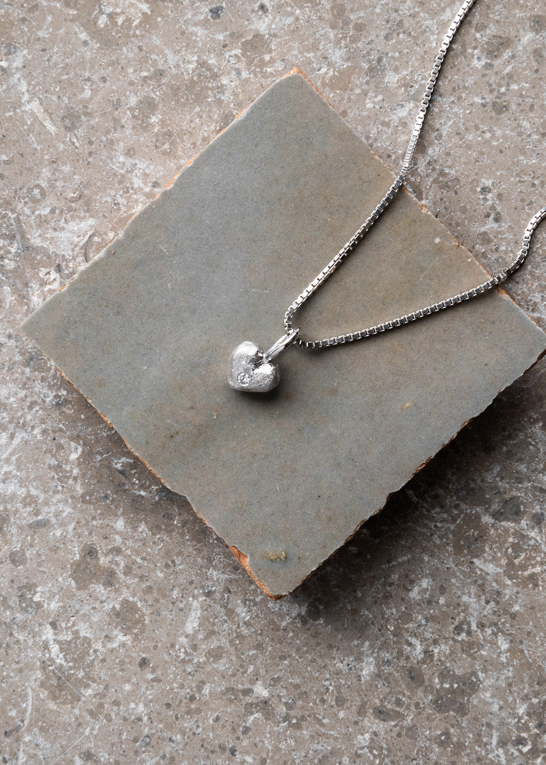 Little Pernille pendant in white gold with diamond