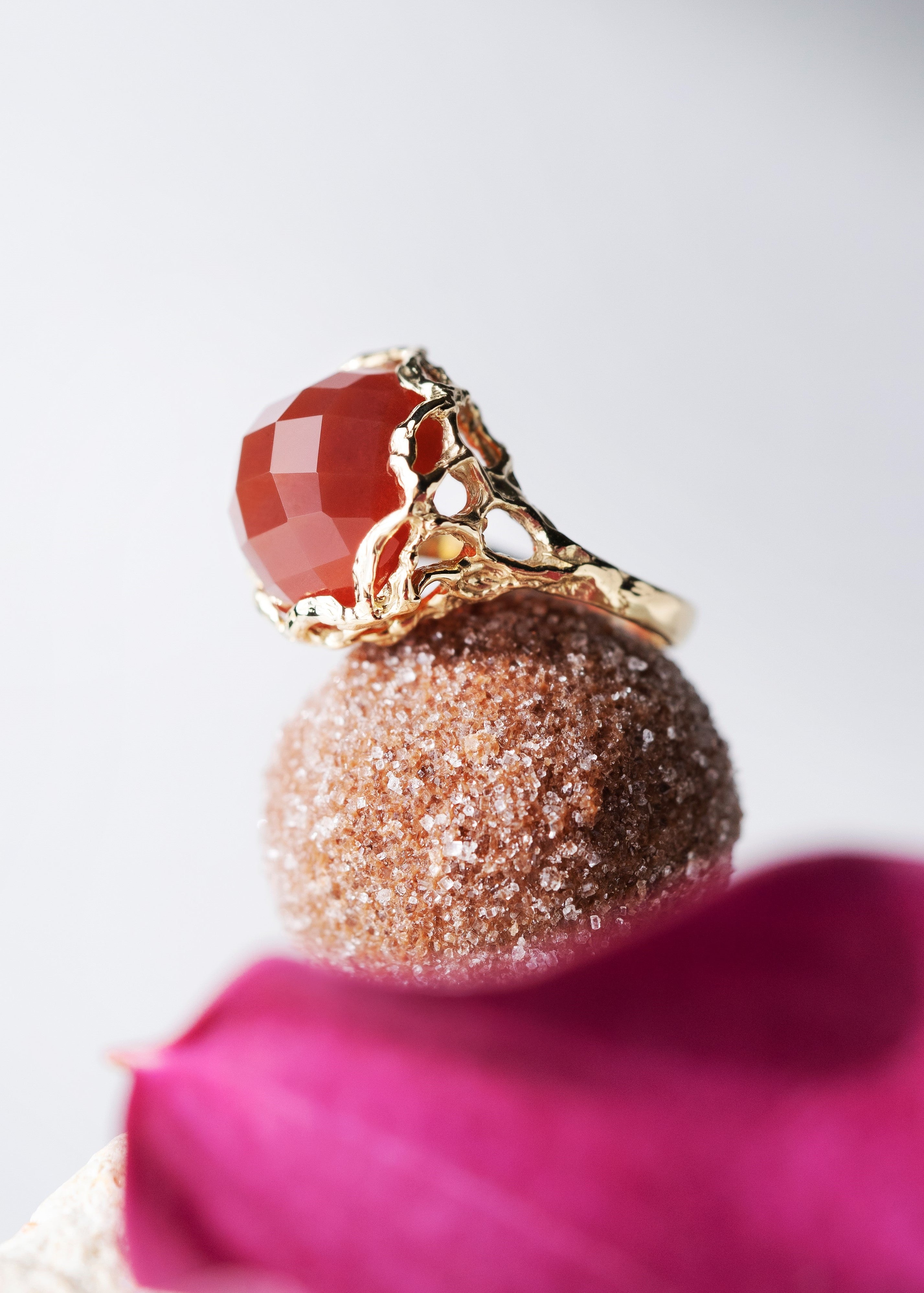 Bon Bon Royal ring fasettert quartz mørk rød