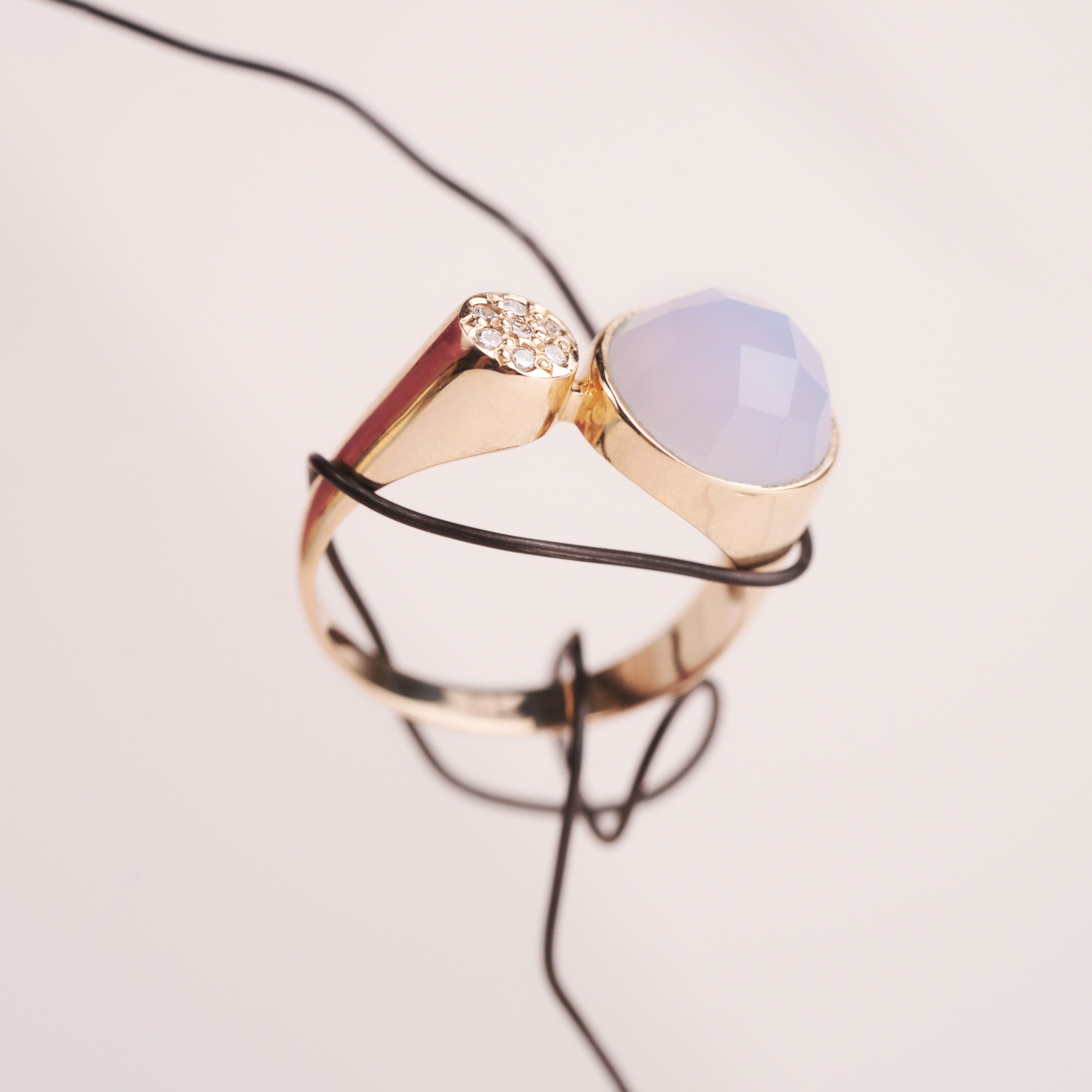 Bon Bon Avec ring med diamanter og quartz