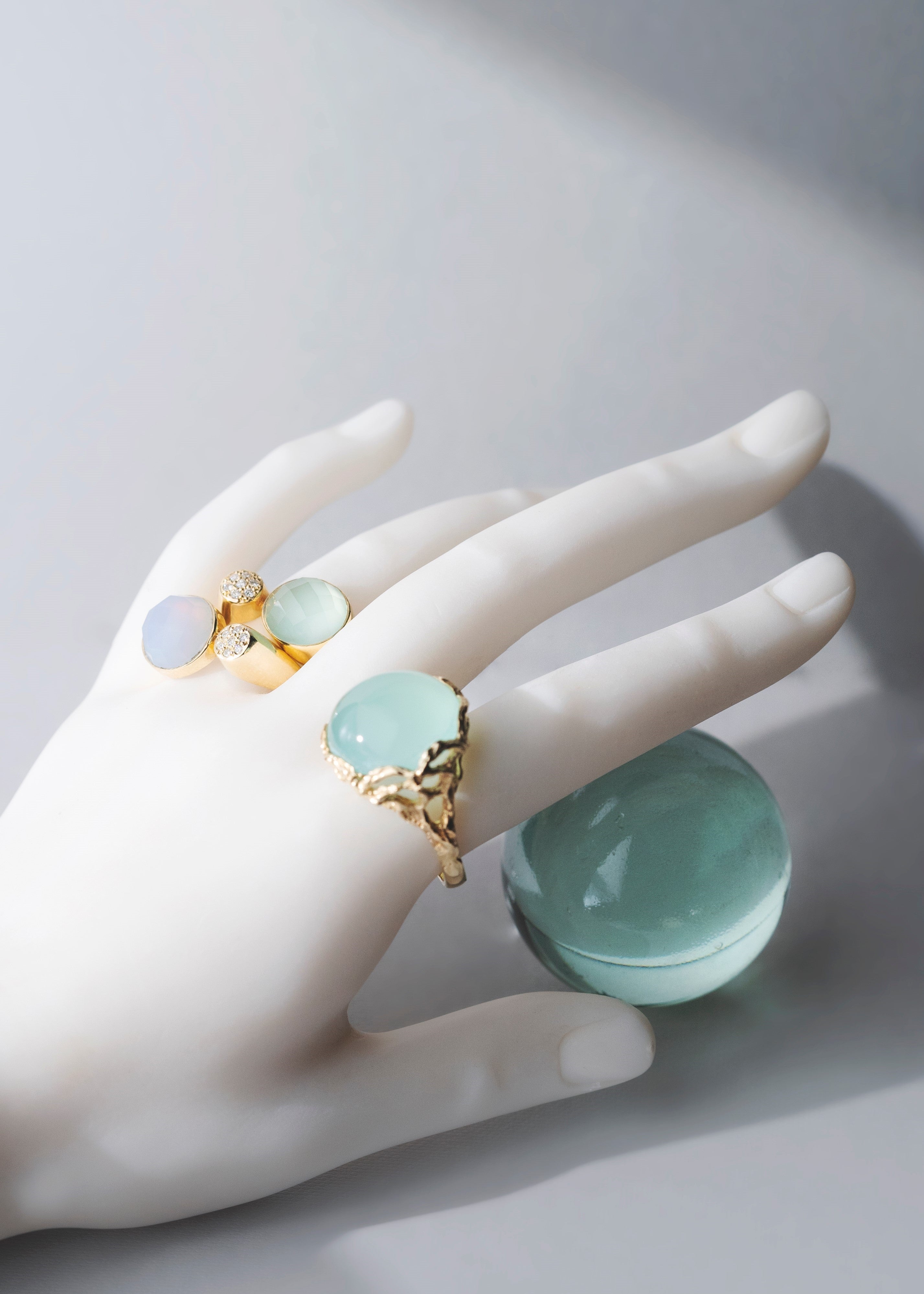 Bon Bon Avec ring with diamonds and quartz