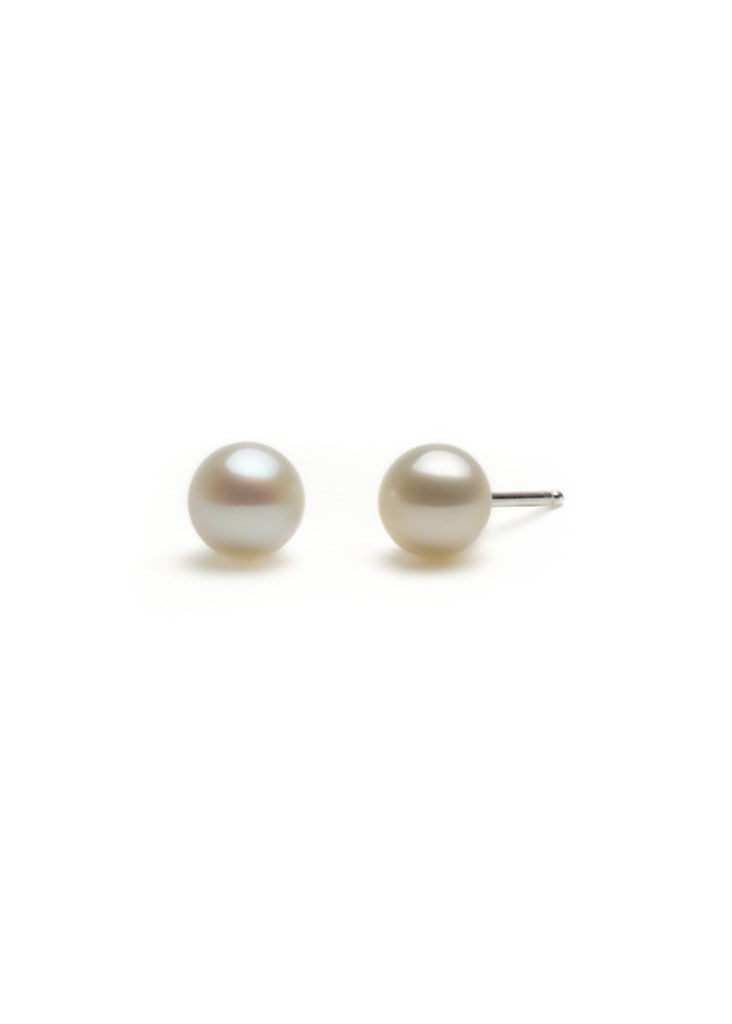 Pearl earrings in silver 4-4.5 mm