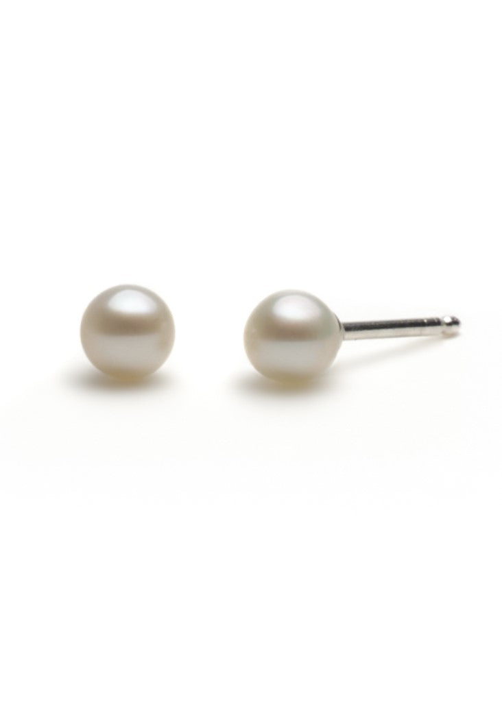 Pearl earrings in white gold