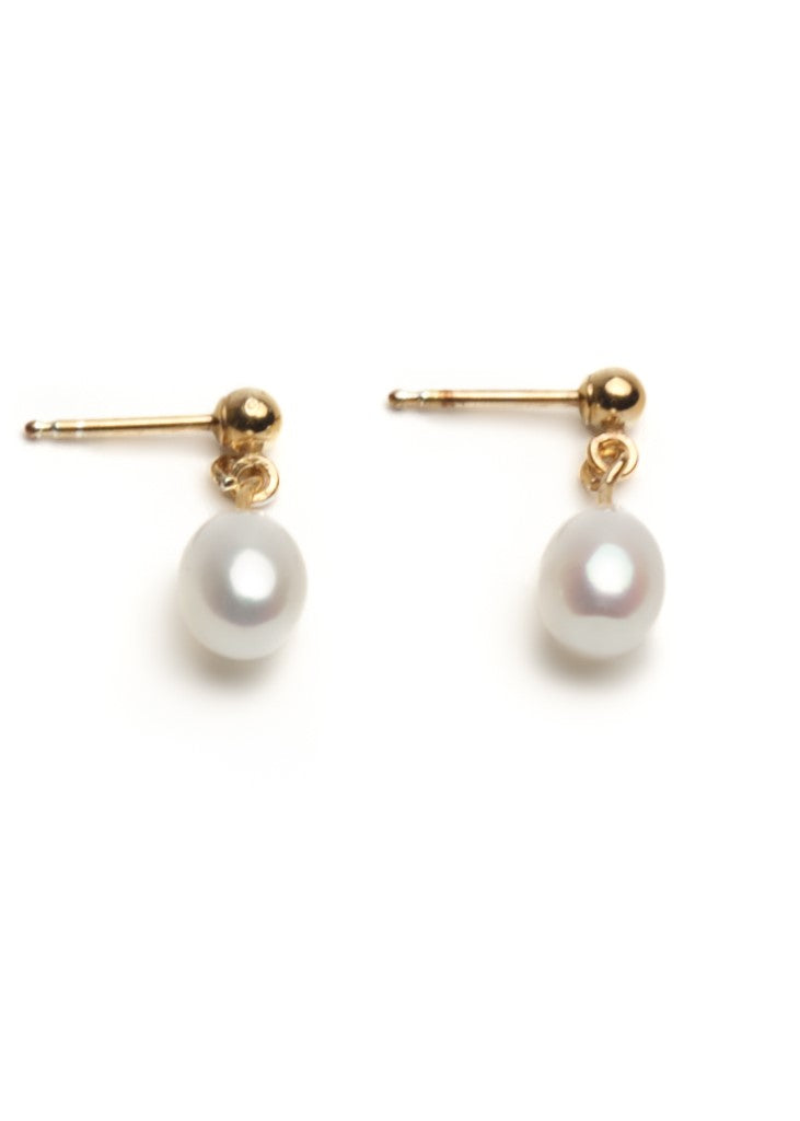 Gold-plated pearl earrings with oblong freshwater cultured pearls