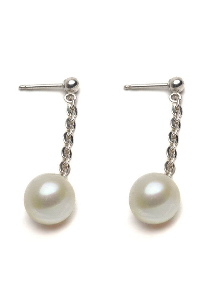 Silver ear ornament with pendant and freshwater cultured pearls
