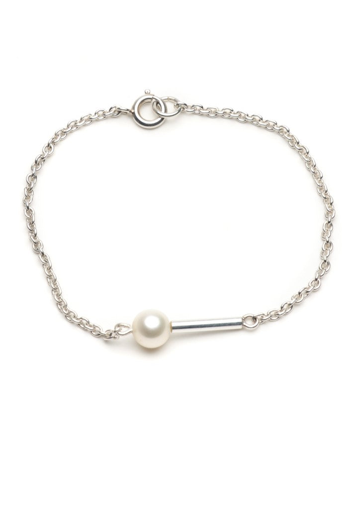 Silver bracelet with pearl and rod