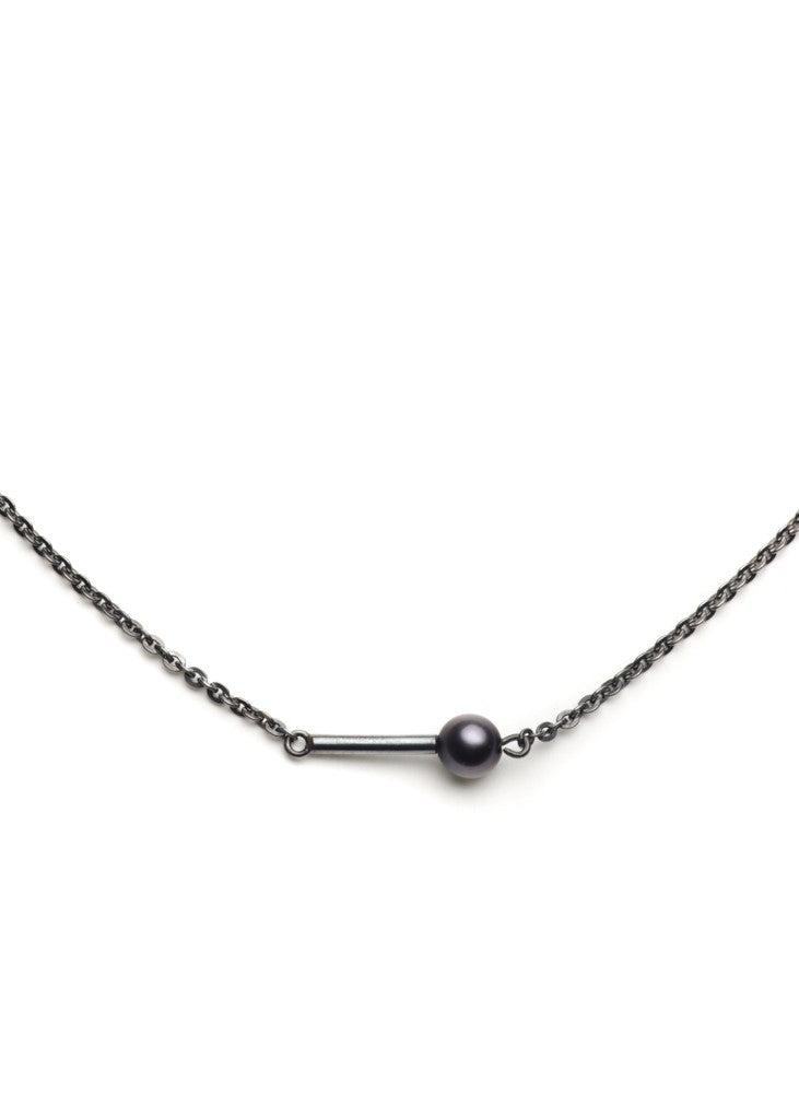 Necklace with pearl and rod in oxidized silver