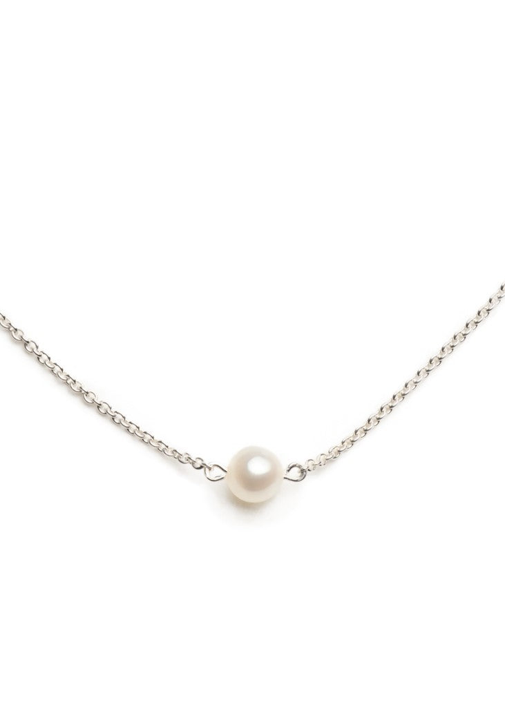 Necklace with freshwater cultured pearl in silver