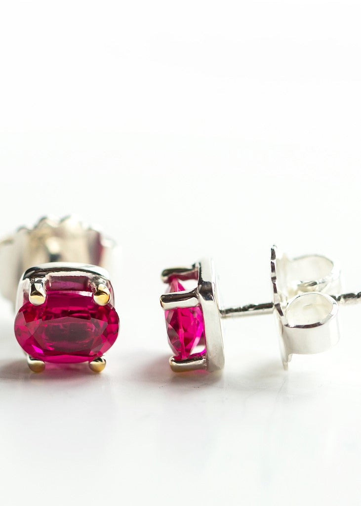 Billie earrings in silver with synthetic Ruby