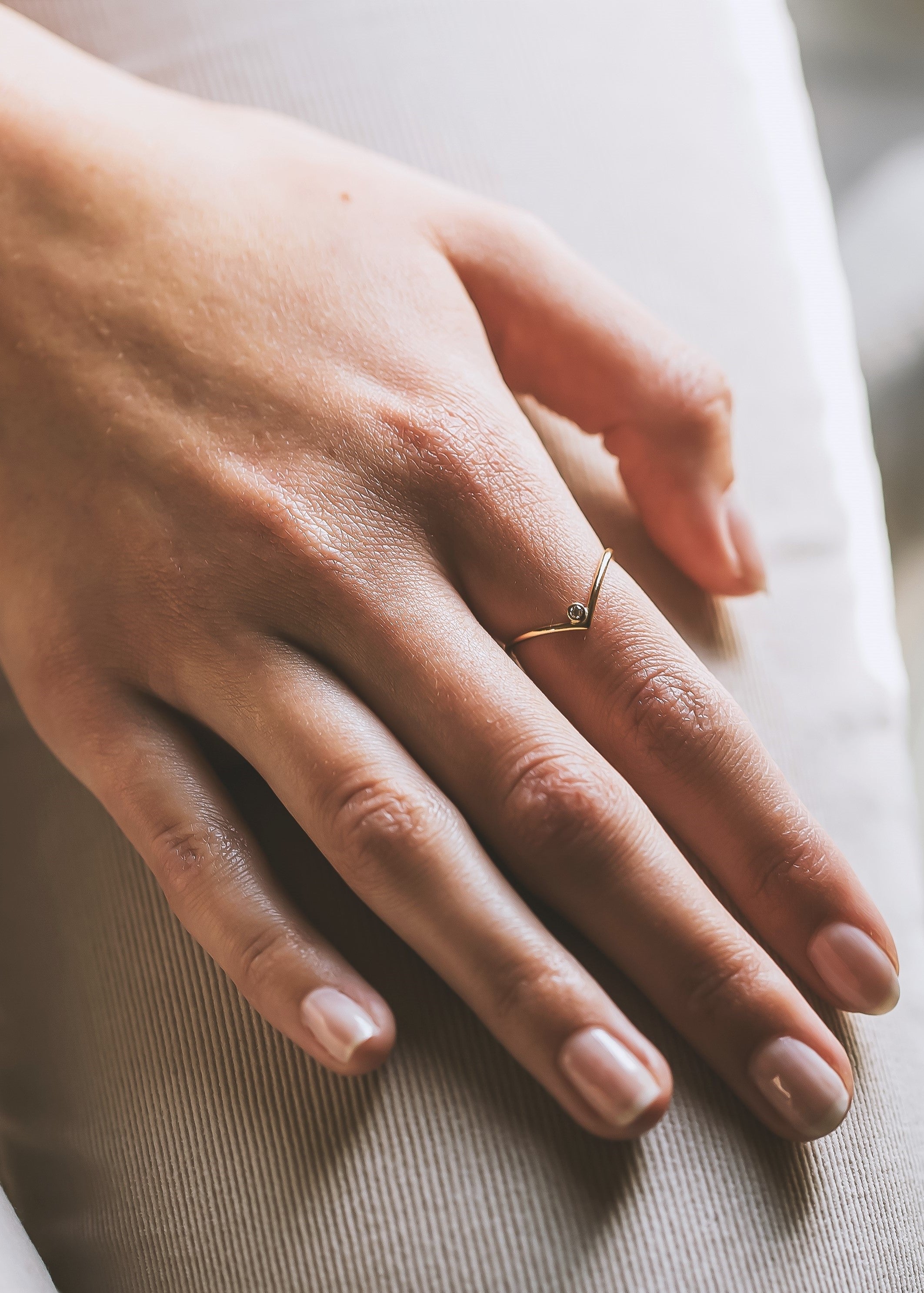 Piccolini Vshape ring gult gull