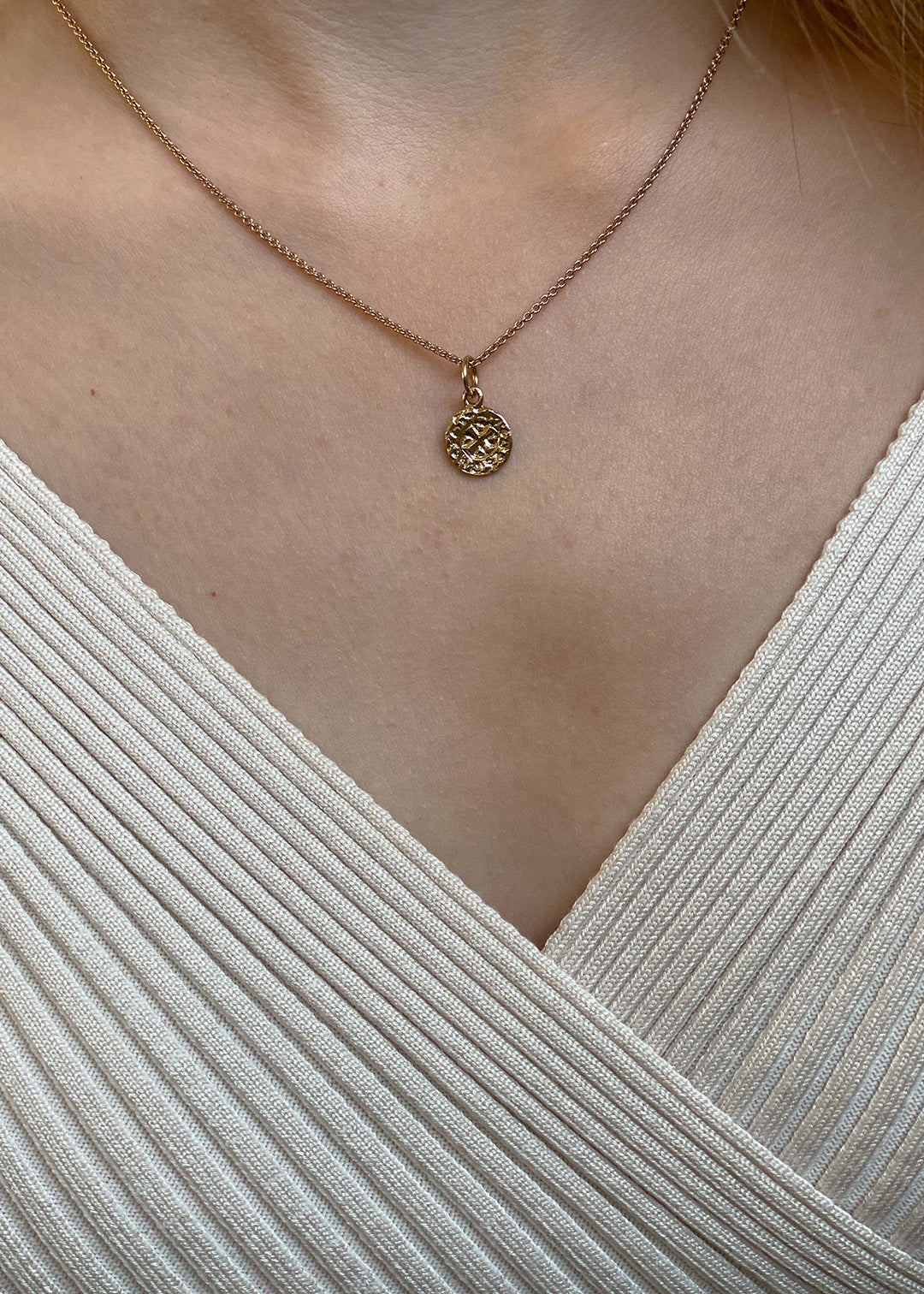 Quarterpenny pendant in yellow gold