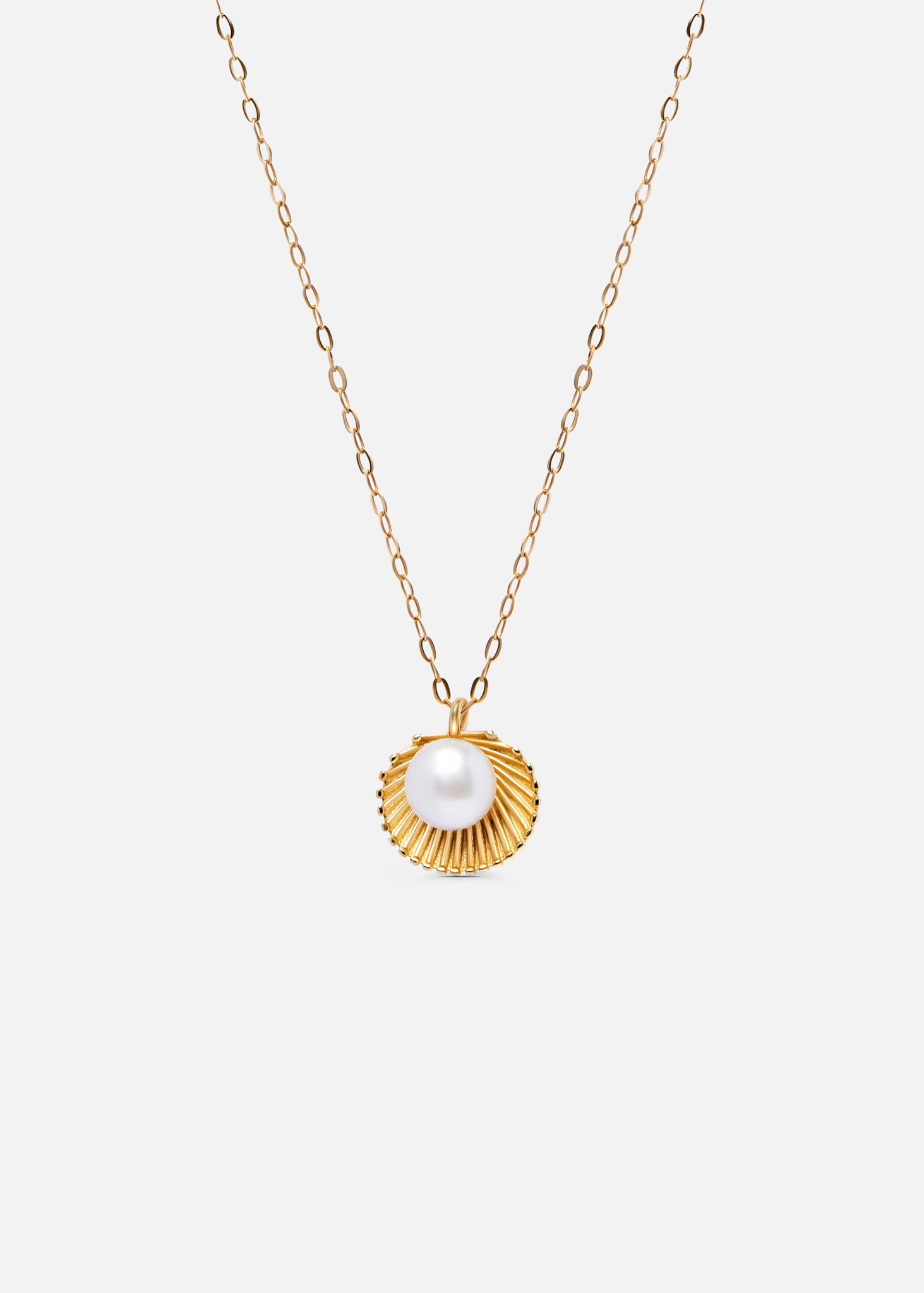 Seashell pearl necklace