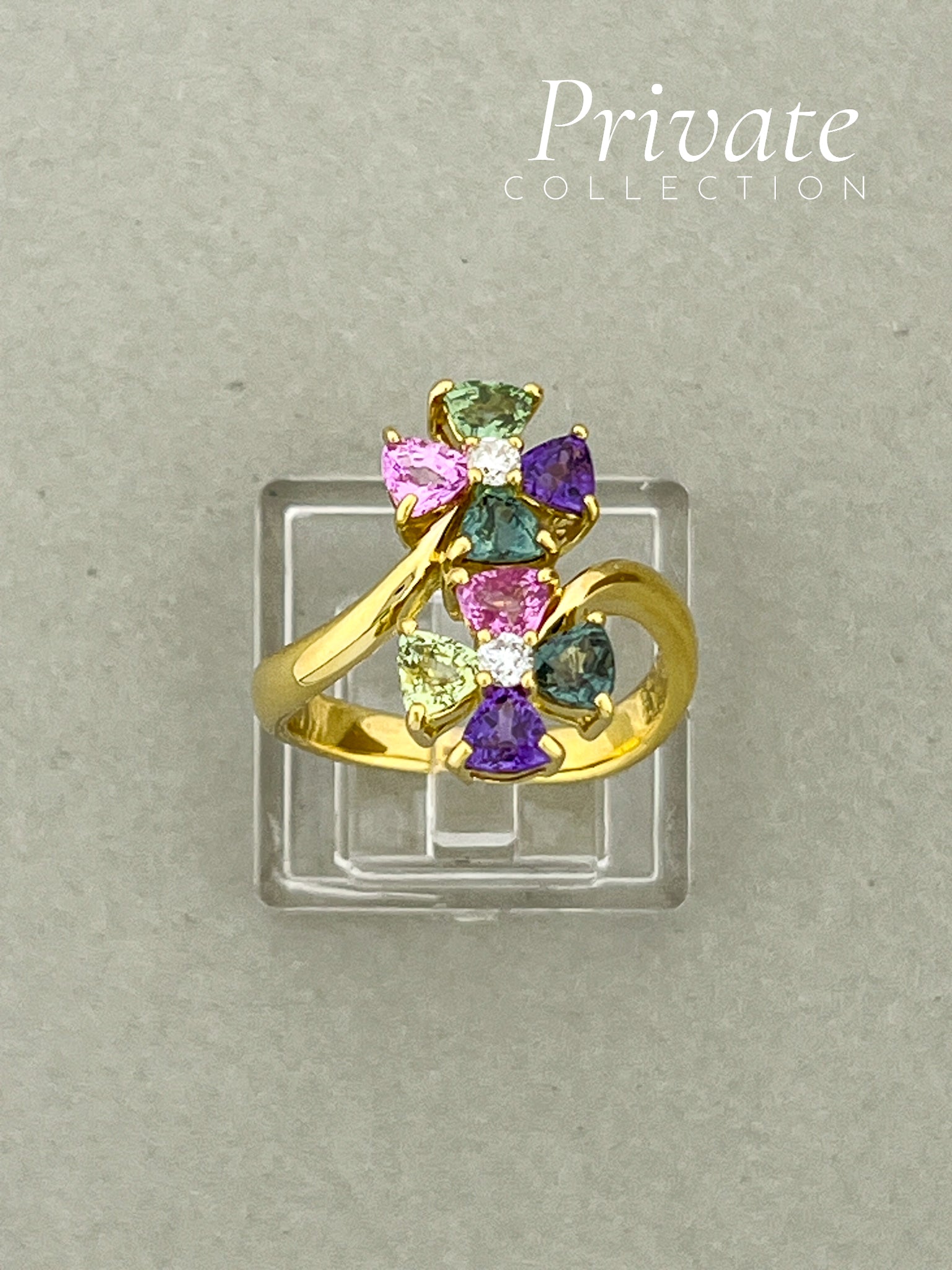 PC Blomsterring med 8 farget safir 18K gult gull str 54