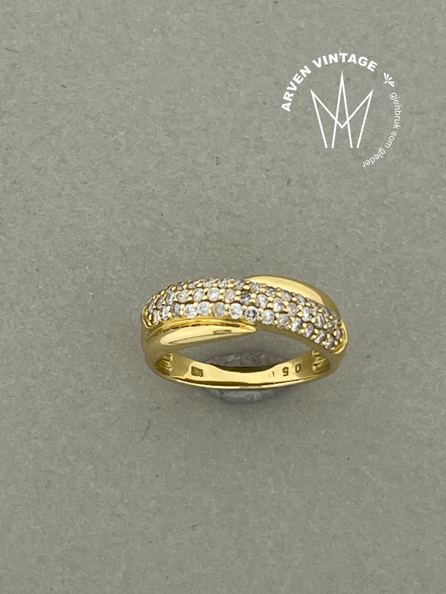 PC Ring 18K gult gull med diamanter str52