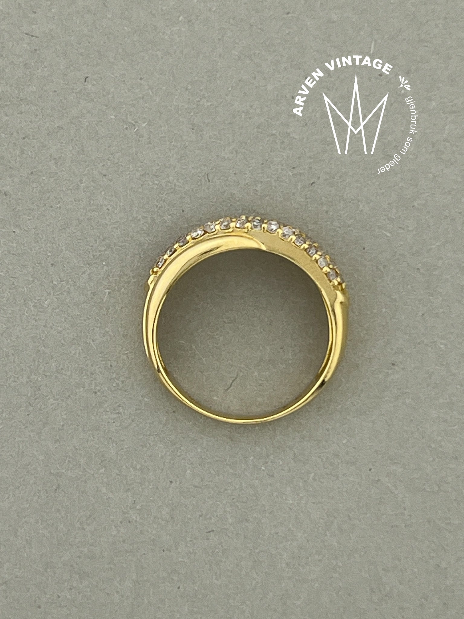 PC Ring 18K gult gull med diamanter str52