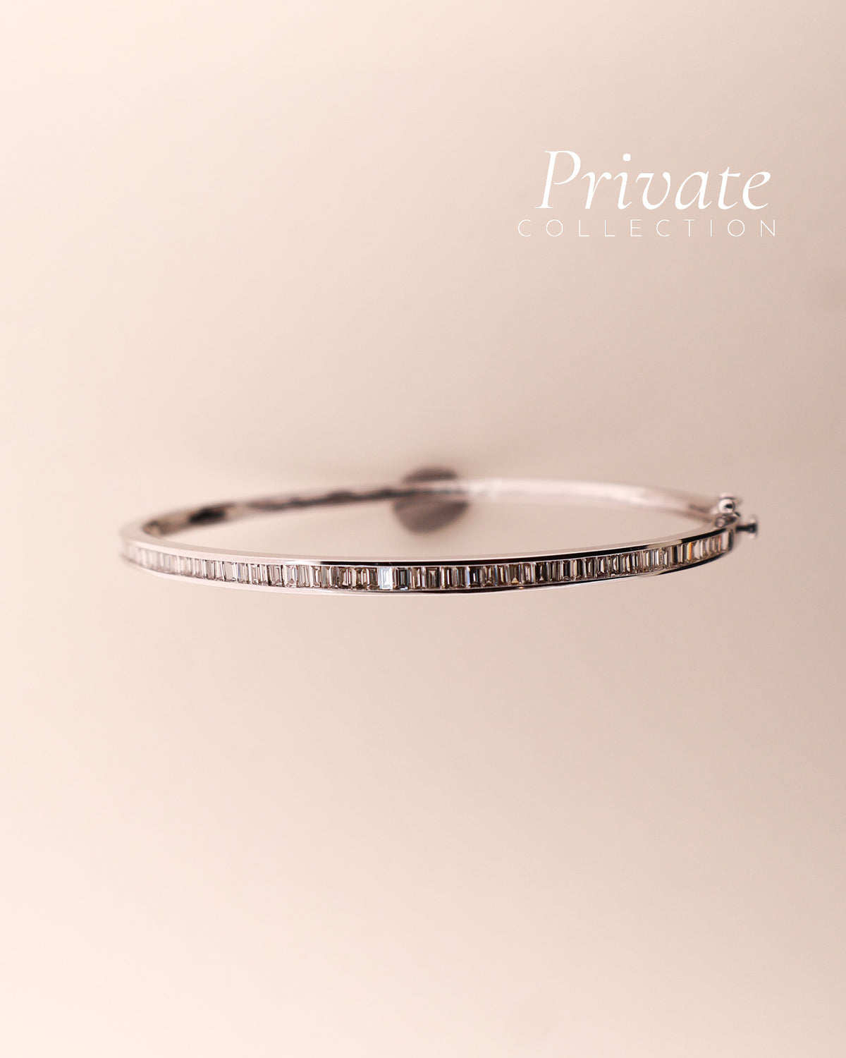 PC diamantarmbånd 18K hvitt gull med baguetteslipte diamanter 15cm