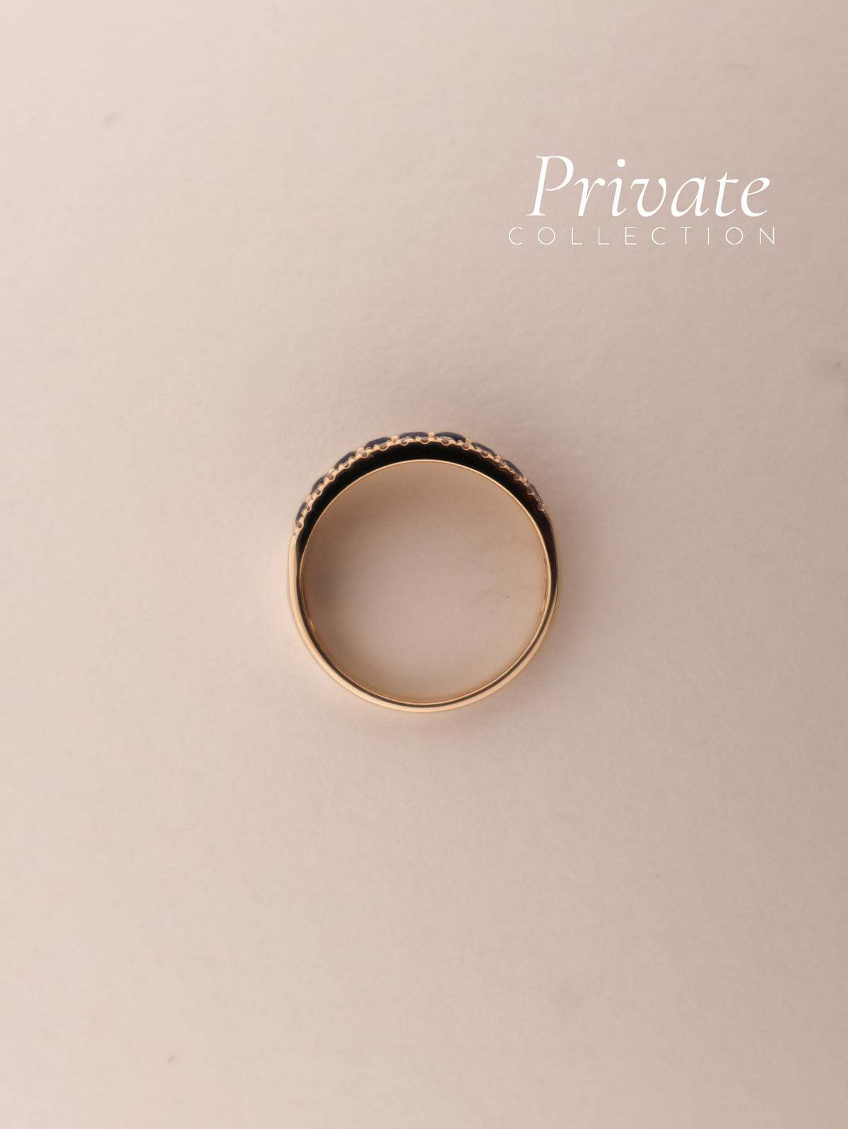 PC ring 18K gult gull med safirer og diamanter str53,5